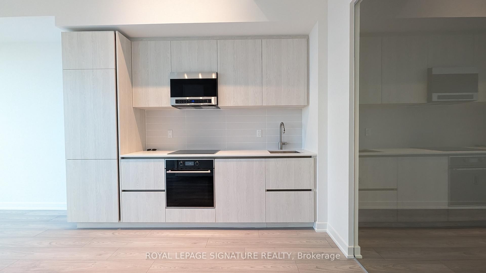 605-120 Broadway Avenue, Toronto, ON - Indoor Photo Showing Kitchen