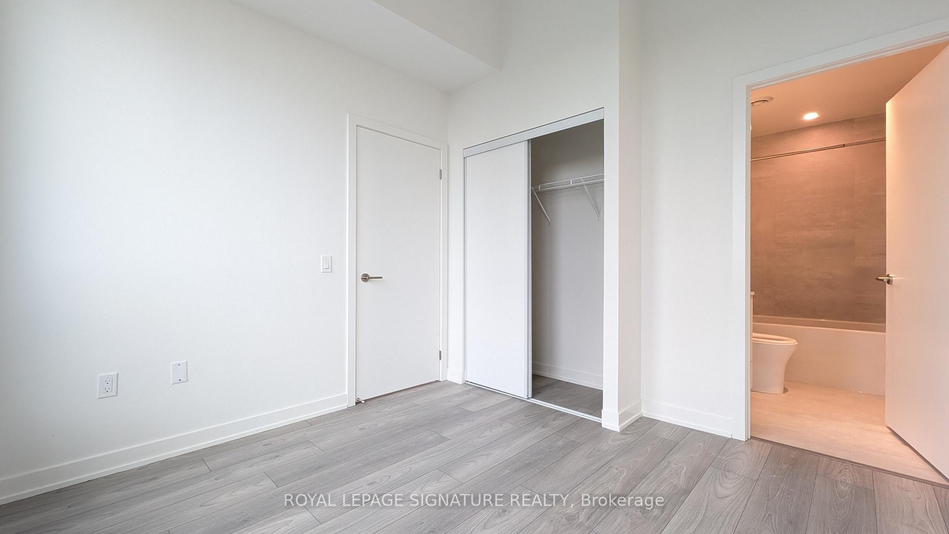 605-120 Broadway Avenue, Toronto, ON - Indoor Photo Showing Other Room