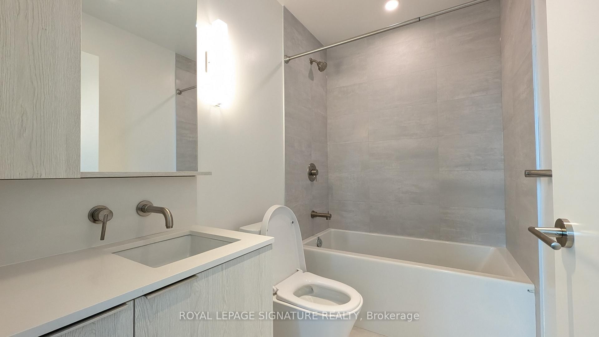 605-120 Broadway Avenue, Toronto, ON - Indoor Photo Showing Bathroom