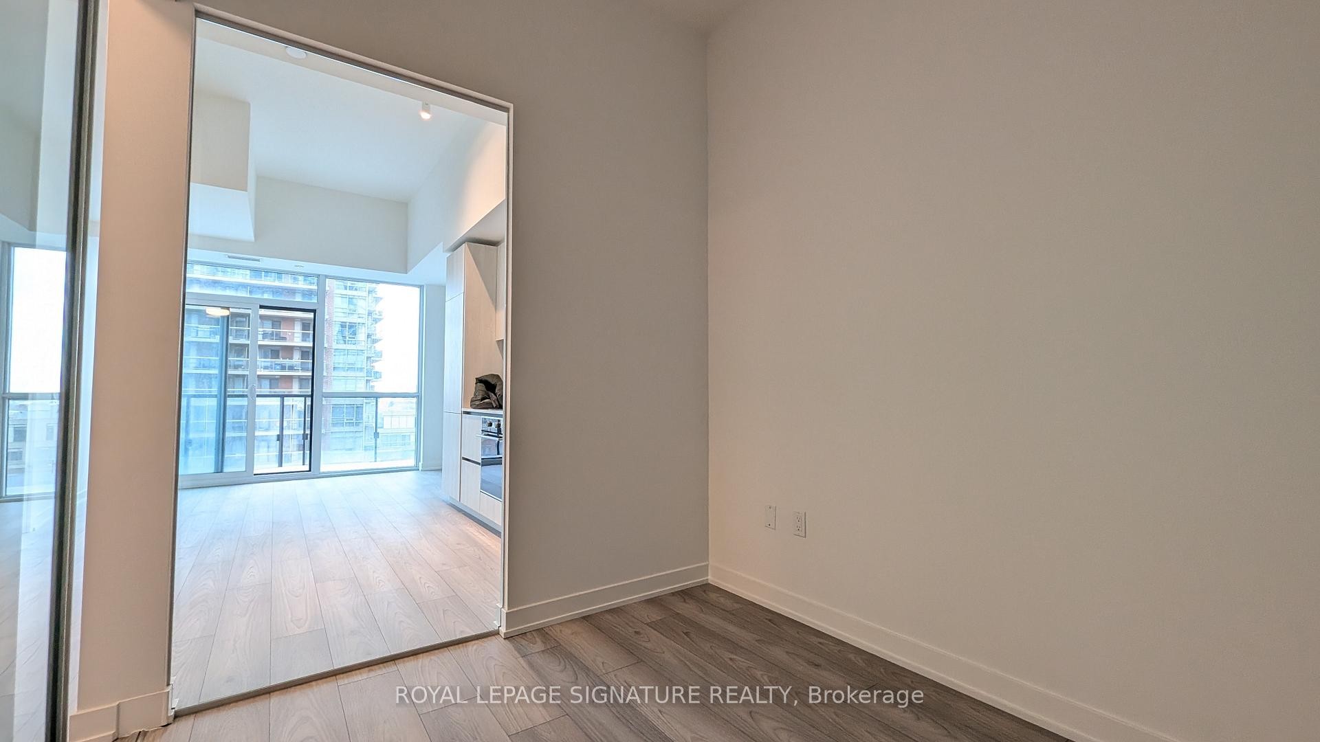 605-120 Broadway Avenue, Toronto, ON - Indoor Photo Showing Other Room
