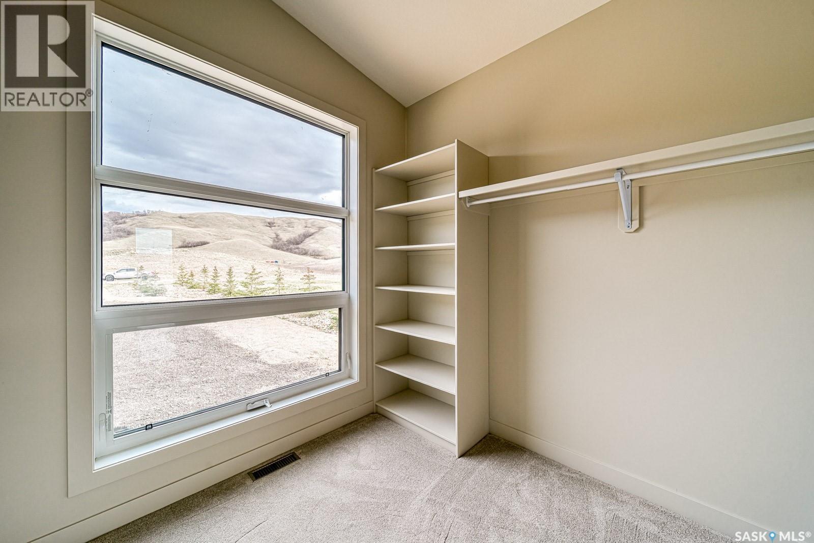 12 Sunset Boulevard, North Grove, SK - Indoor