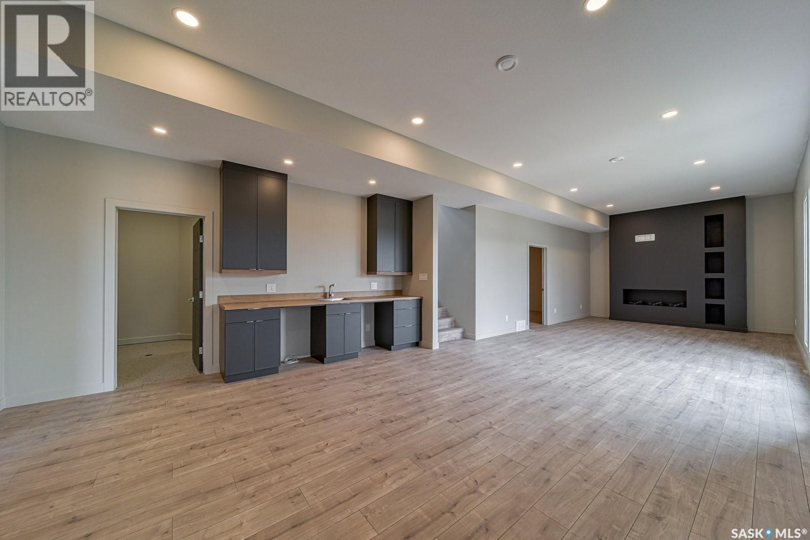 12 Sunset Boulevard, North Grove, SK - Indoor