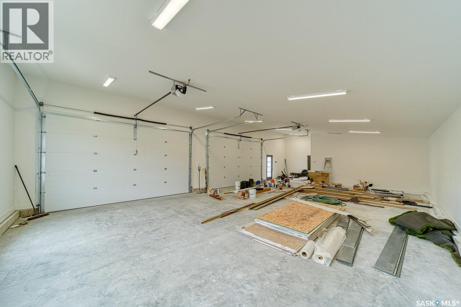 12 Sunset Boulevard, North Grove, SK - Indoor Photo Showing Garage