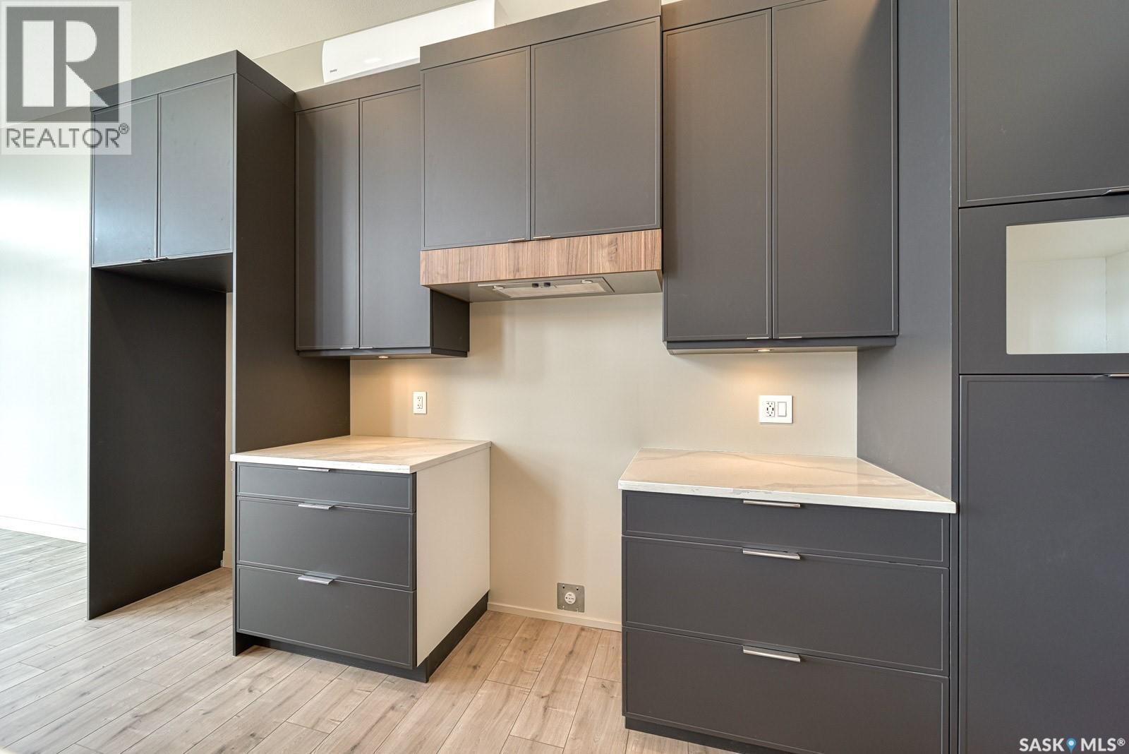 12 Sunset Boulevard, North Grove, SK - Indoor