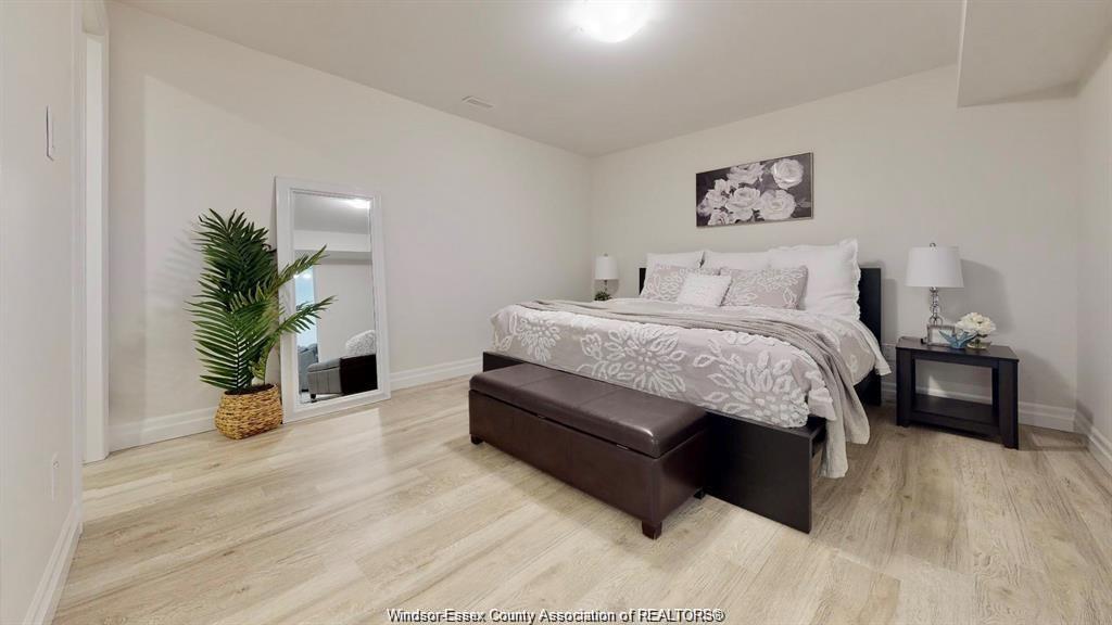 Lower-87 Draper, Harrow, ON