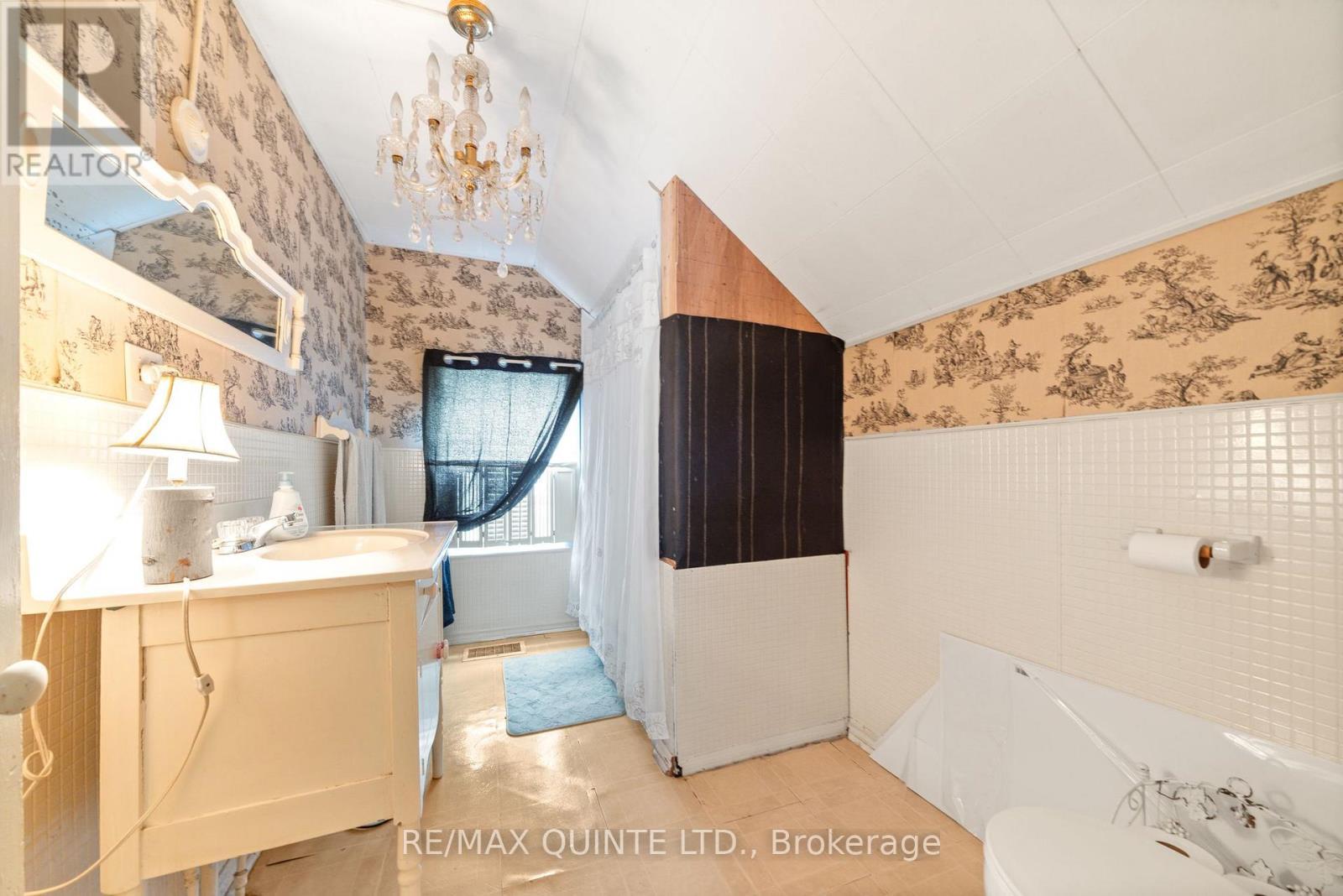 4852 Stirling Marmora Road, Stirling-Rawdon (Rawdon Ward), ON - Indoor Photo Showing Bathroom