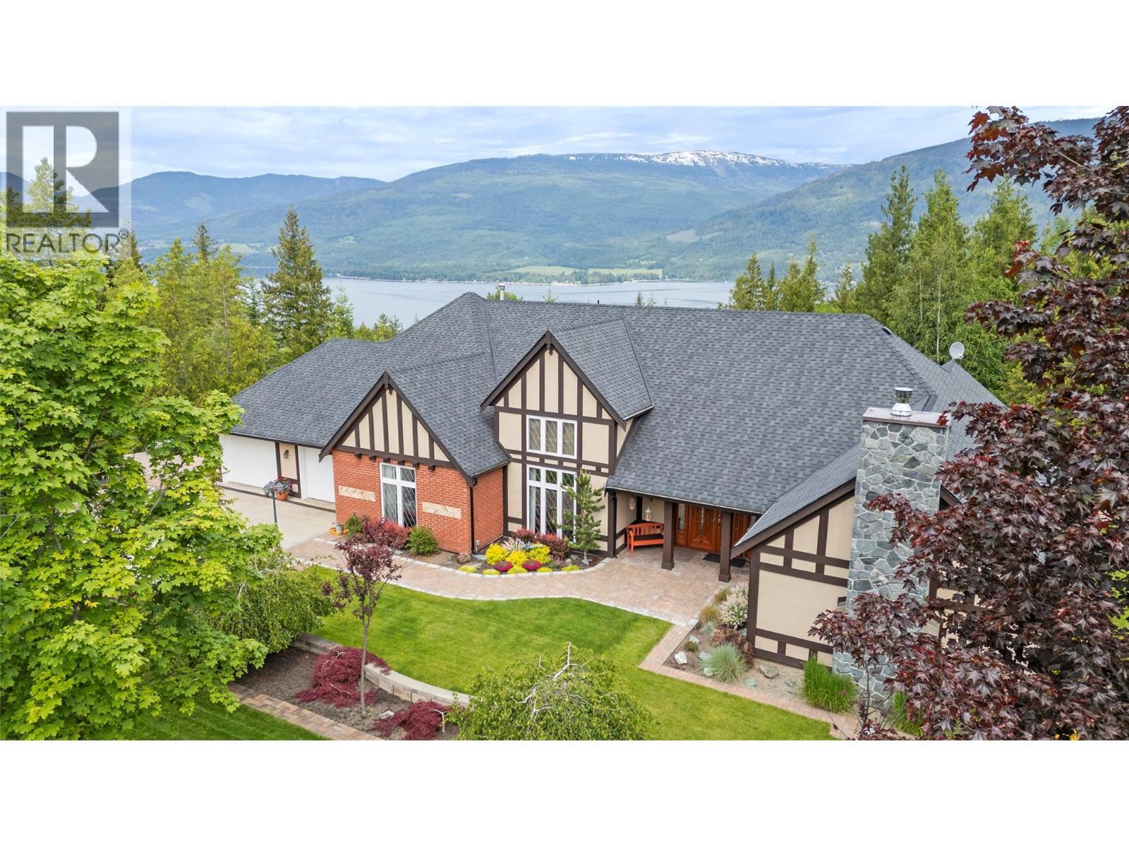 5121 Ivy Road, Eagle Bay, BC - Outdoor