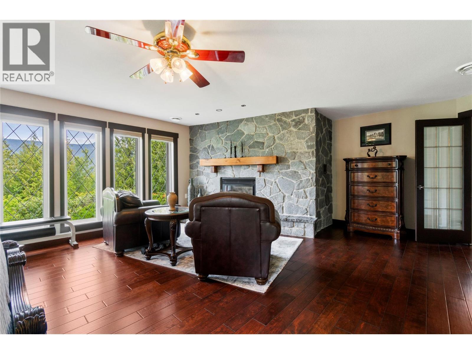 5121 Ivy Road, Eagle Bay, BC - Indoor Photo Showing Living Room With Fireplace
