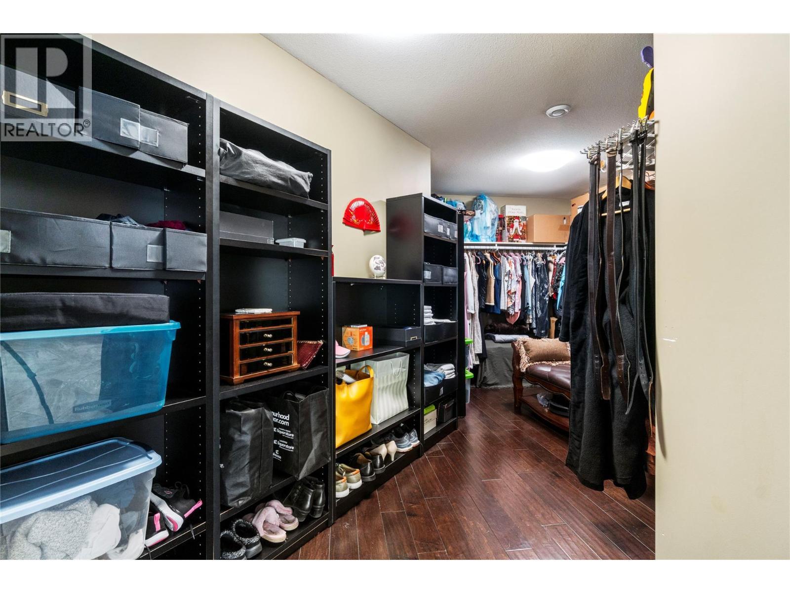 5121 Ivy Road, Eagle Bay, BC - Indoor