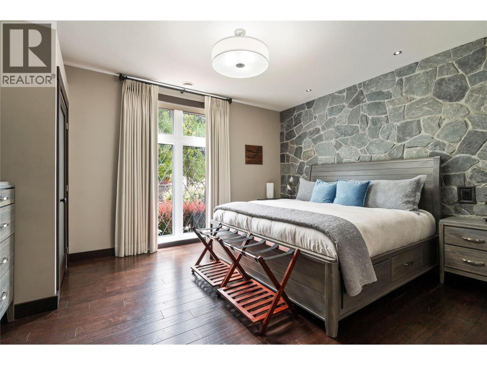 5121 Ivy Road, Eagle Bay, BC - Indoor Photo Showing Bedroom