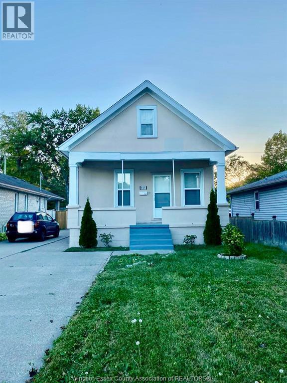 943 Lauzon Road, Windsor, ON - Outdoor With Facade