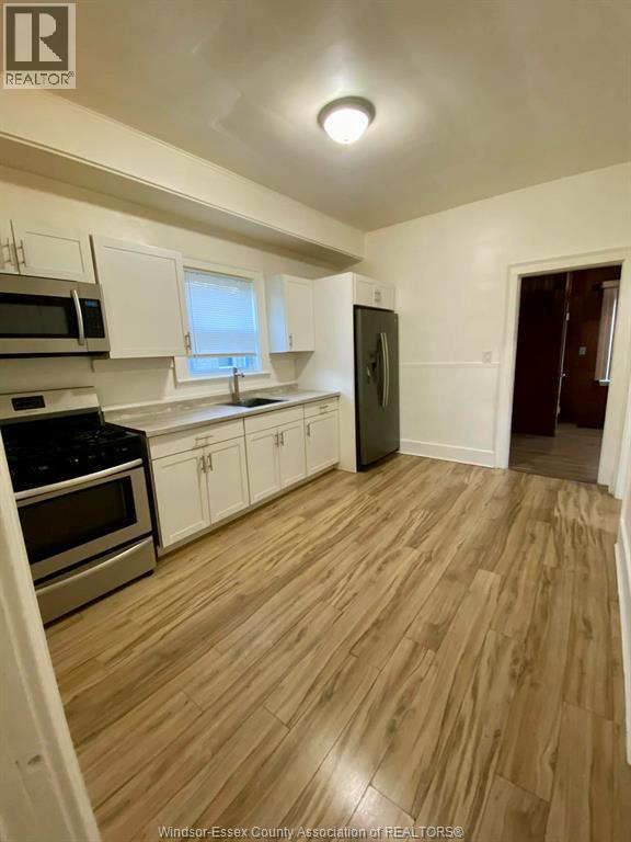 943 Lauzon Road, Windsor, ON - Indoor Photo Showing Kitchen