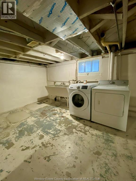 943 Lauzon Road, Windsor, ON - Indoor Photo Showing Laundry Room