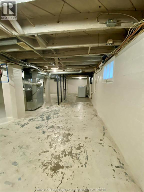 943 Lauzon Road, Windsor, ON - Indoor Photo Showing Garage