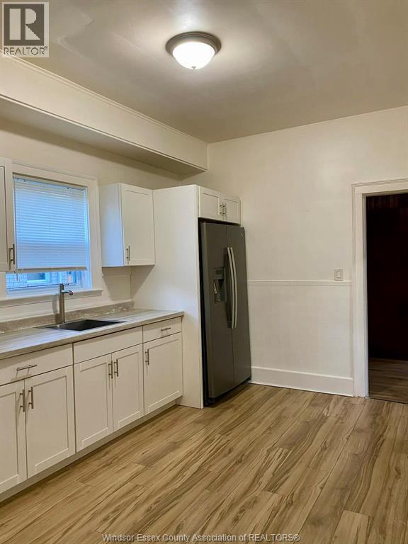 943 Lauzon Road, Windsor, ON - Indoor Photo Showing Kitchen