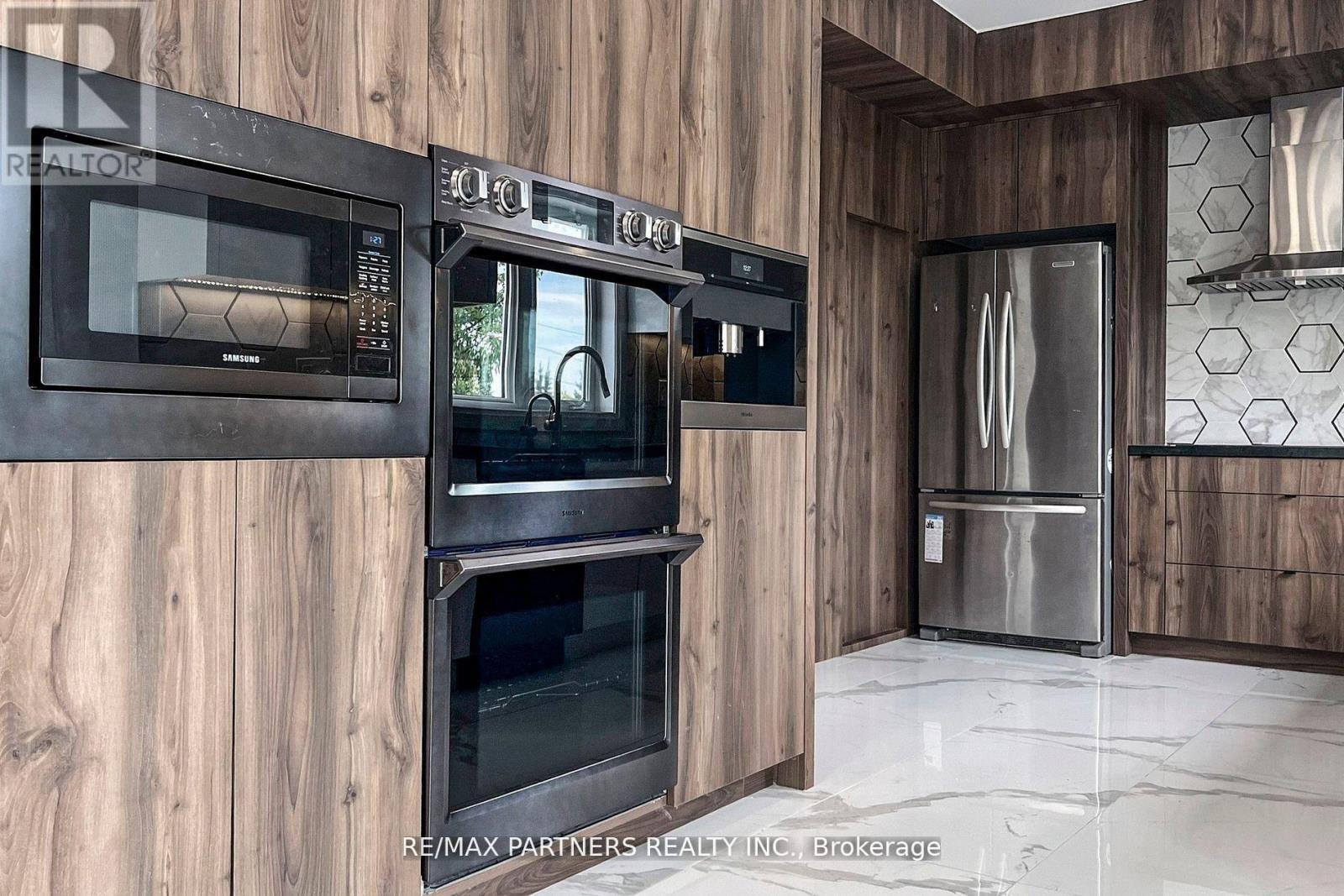 31 Eyer Drive, Markham, ON - Indoor Photo Showing Kitchen