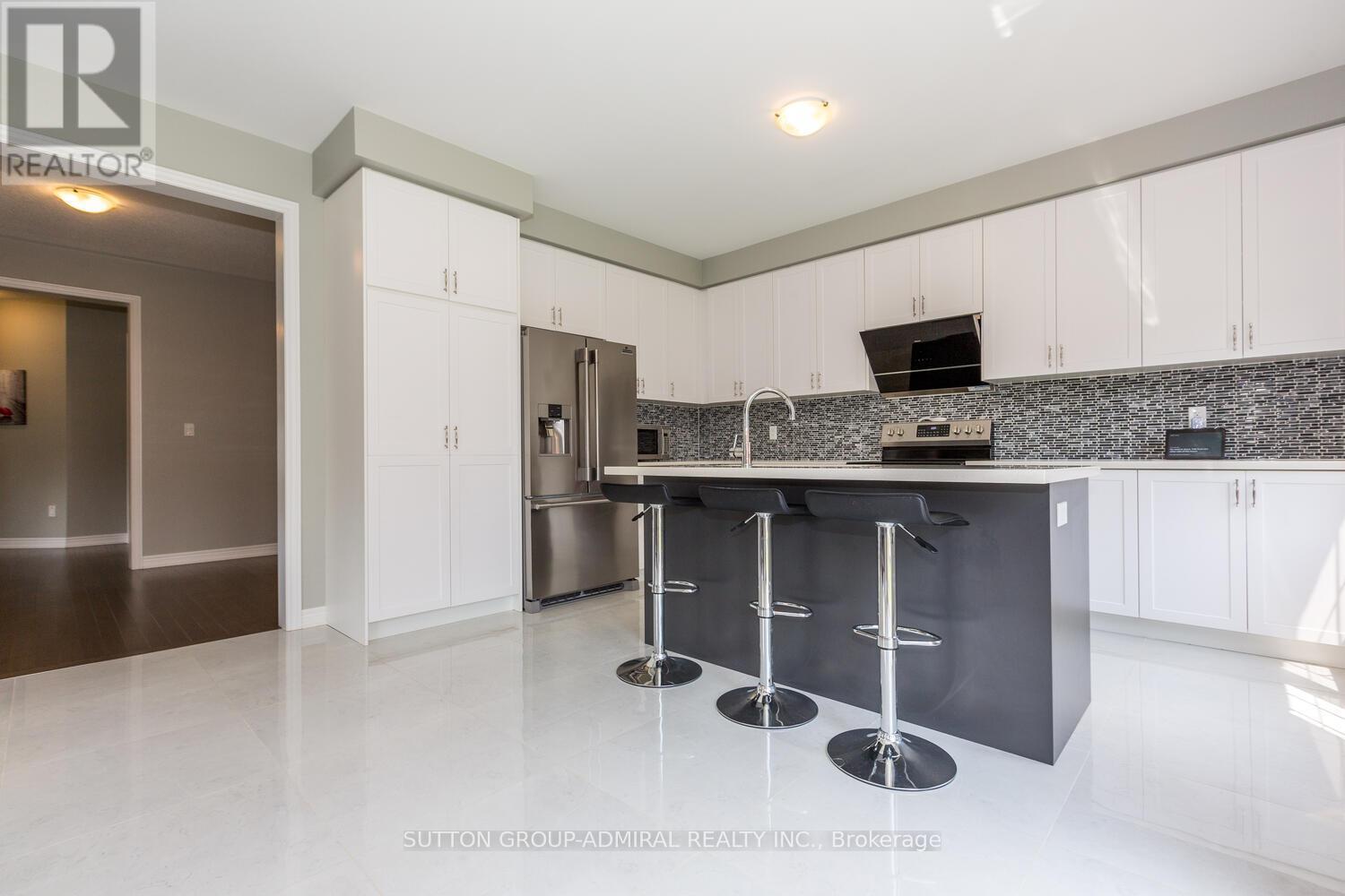 53 Pietrowski Drive, Georgina, ON - Indoor Photo Showing Kitchen With Stainless Steel Kitchen With Upgraded Kitchen