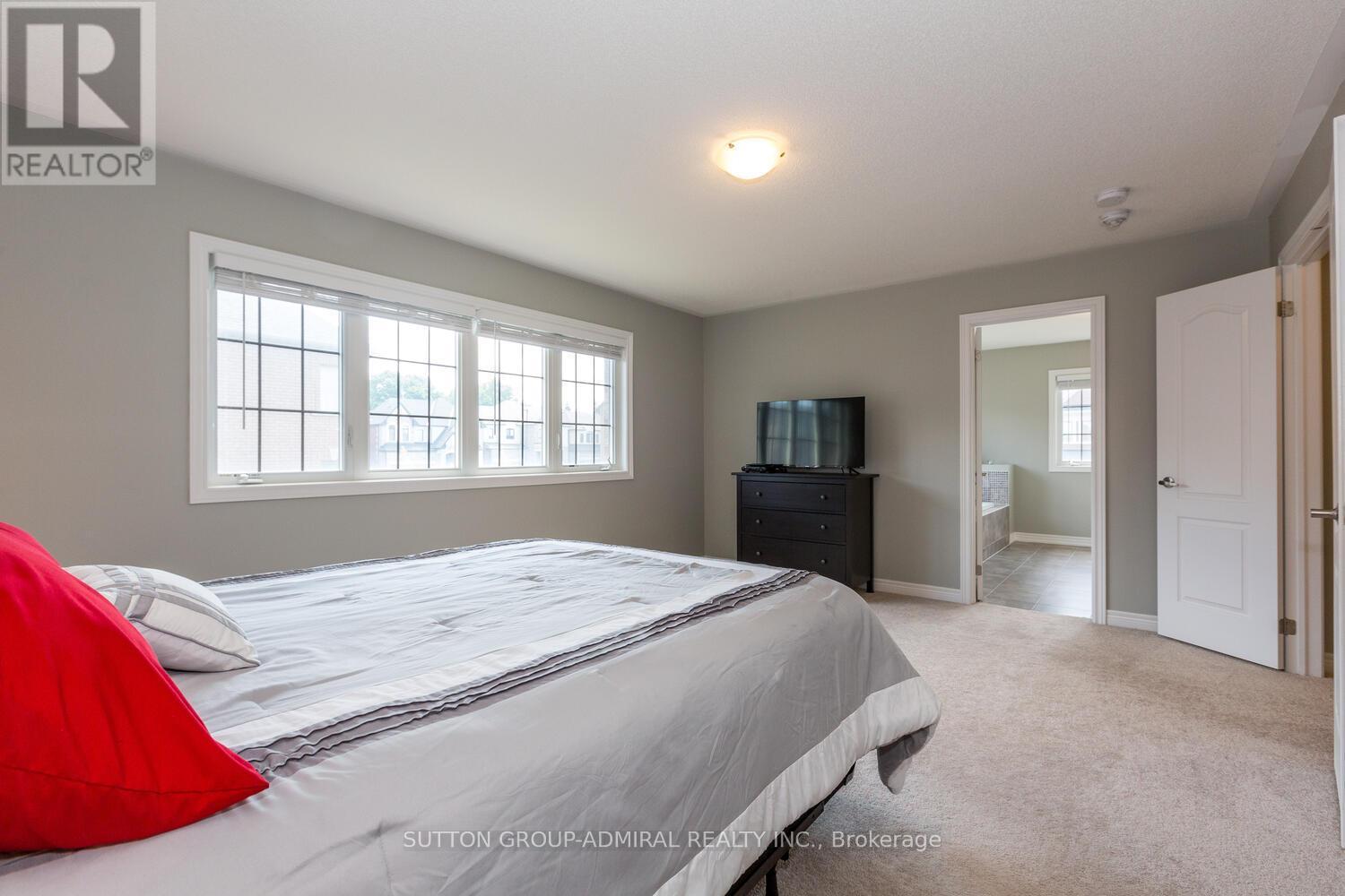 53 Pietrowski Drive, Georgina, ON - Indoor Photo Showing Bedroom