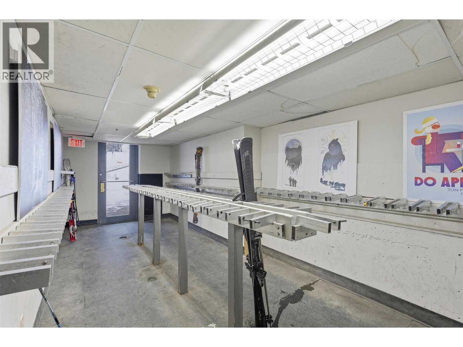 3160 Creekside Creekside Way Unit# 204, Sun Peaks, BC - Indoor Photo Showing Other Room