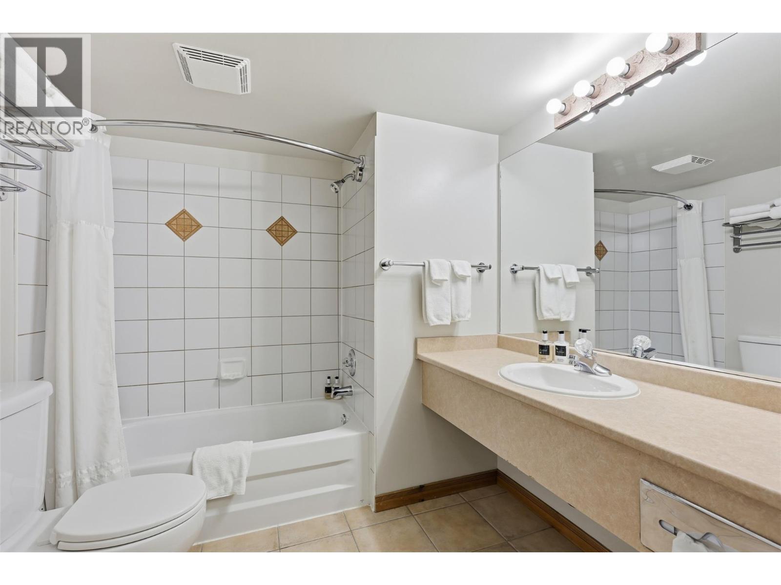 3160 Creekside Creekside Way Unit# 204, Sun Peaks, BC - Indoor Photo Showing Bathroom