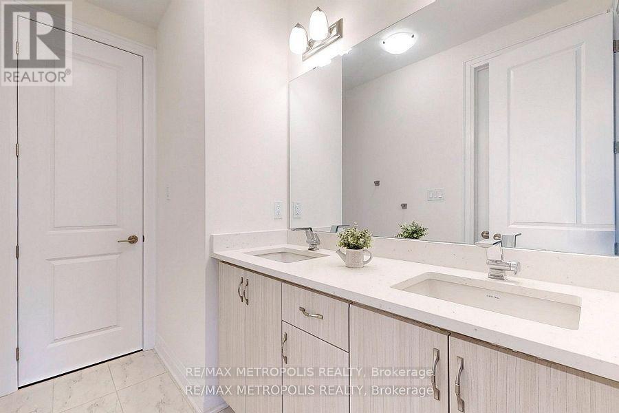 Shared Jack n Jill - Room A - 100 Ballantyne Boulevard, Vaughan, ON - Indoor Photo Showing Bathroom