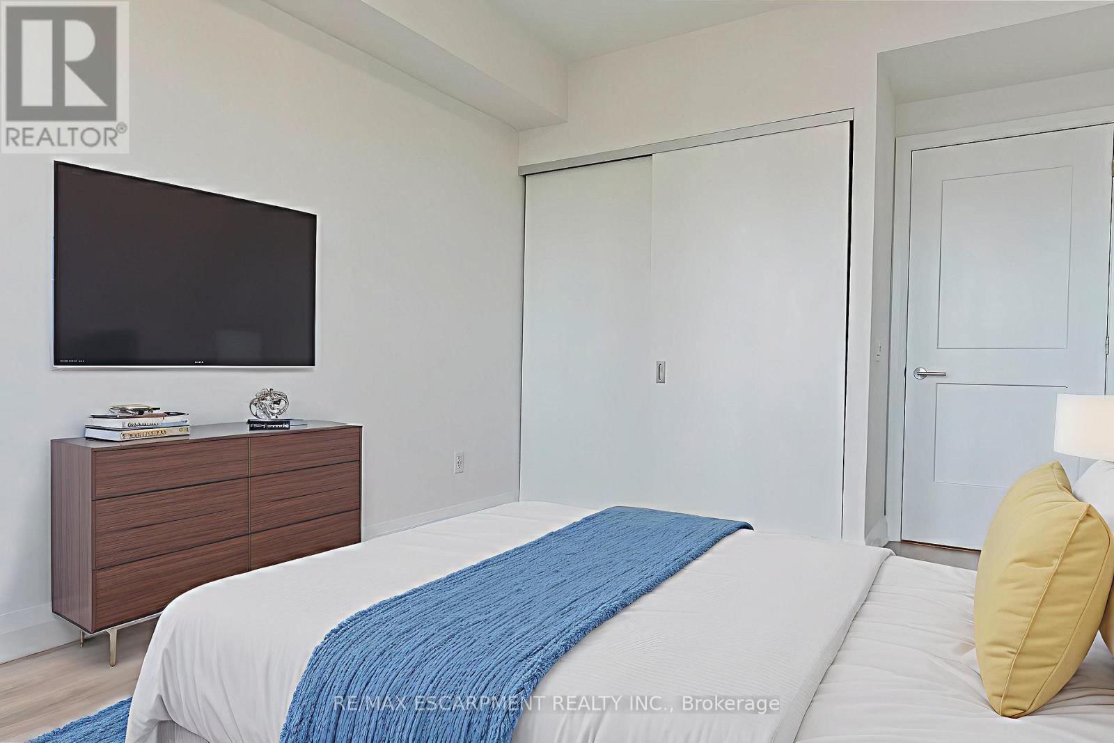 1012 - 21 Park Street E, Mississauga, ON