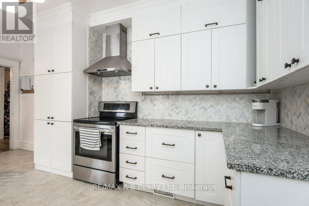 2 Loveys Street E, East Zorra-Tavistock (Hickson), ON - Indoor Photo Showing Kitchen