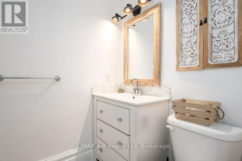 2 Loveys Street E, East Zorra-Tavistock (Hickson), ON - Indoor Photo Showing Bathroom