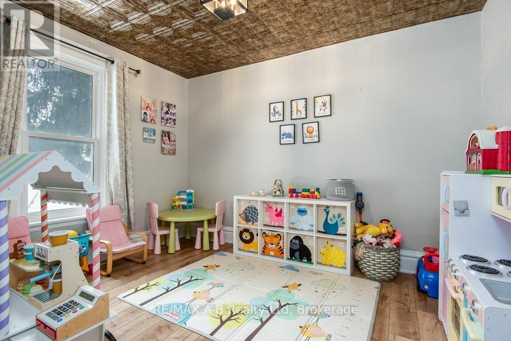 2 Loveys Street E, East Zorra-Tavistock (Hickson), ON - Indoor