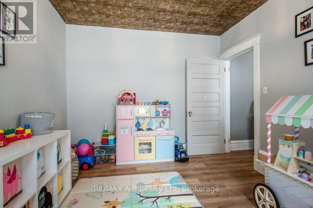 2 Loveys Street E, East Zorra-Tavistock (Hickson), ON - Indoor