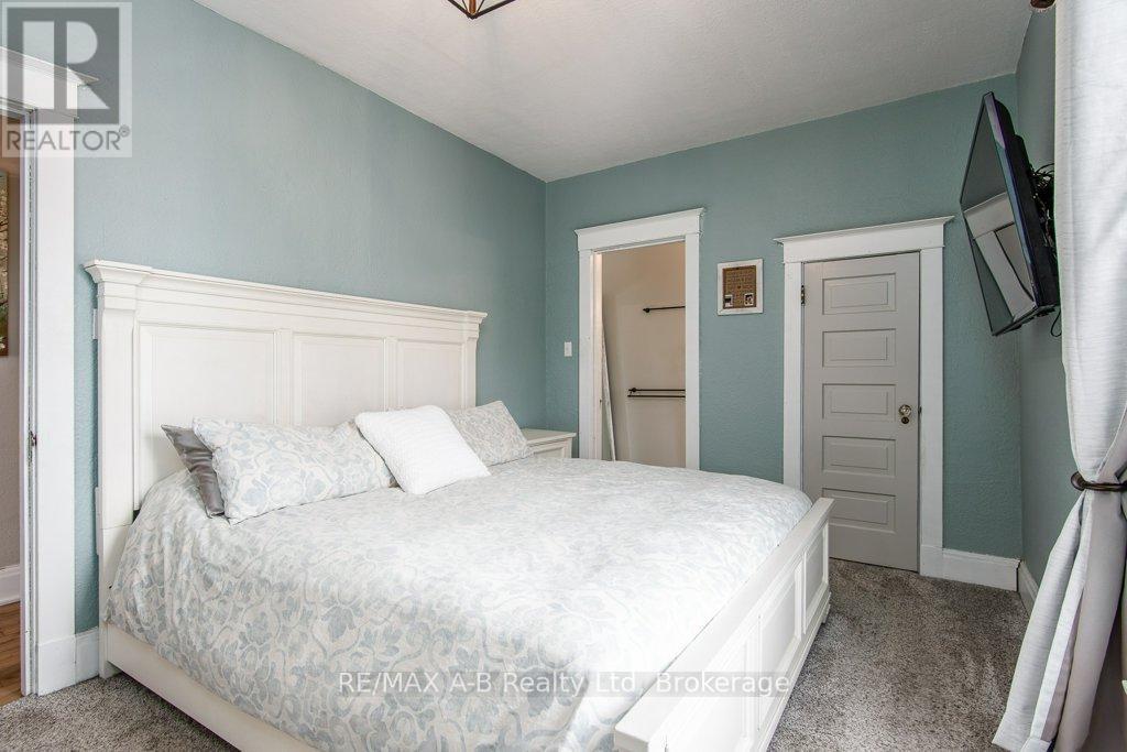 2 Loveys Street E, East Zorra-Tavistock (Hickson), ON - Indoor Photo Showing Bedroom