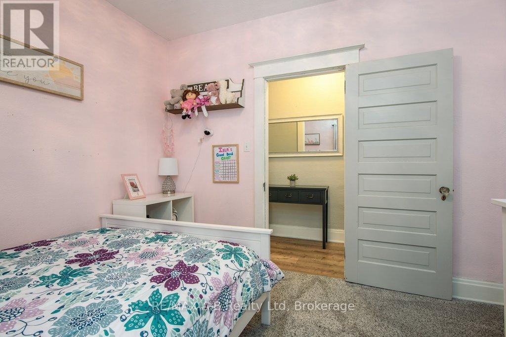 2 Loveys Street E, East Zorra-Tavistock (Hickson), ON - Indoor Photo Showing Bedroom