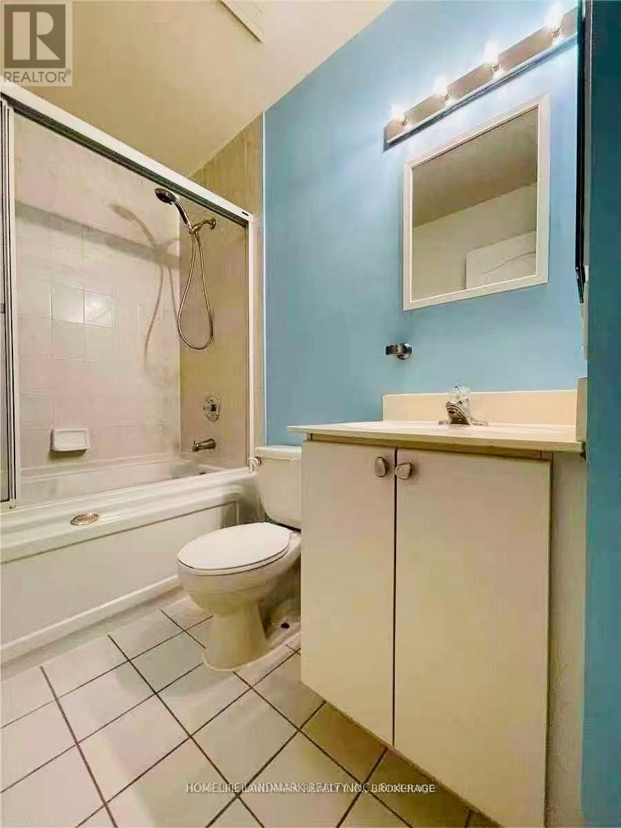 1002 - 28 Sommerset Way, Toronto, ON - Indoor Photo Showing Bathroom