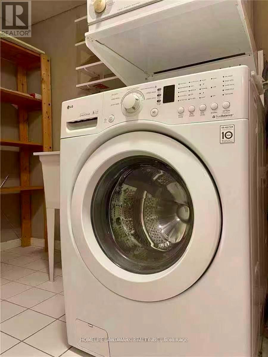 1002 - 28 Sommerset Way, Toronto, ON - Indoor Photo Showing Laundry Room