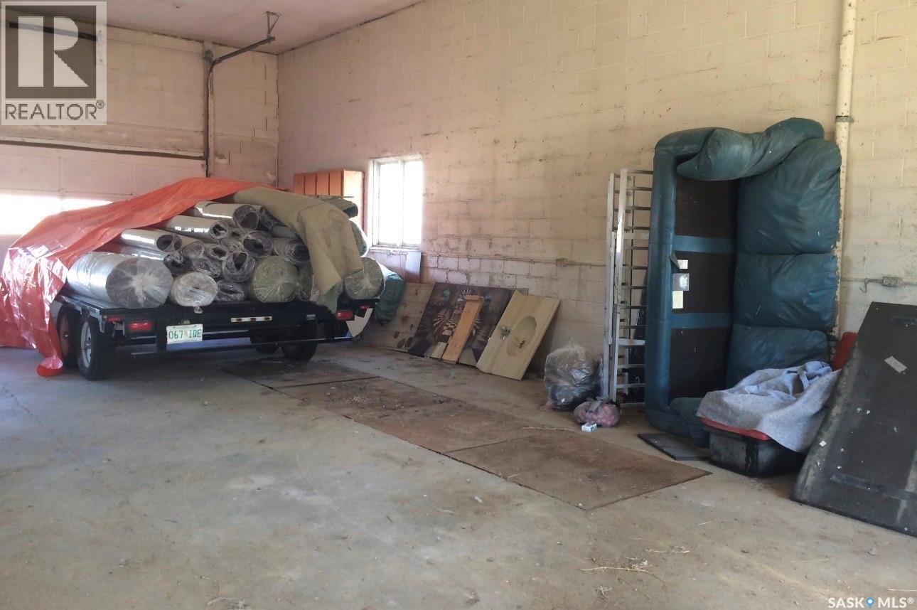 Kippen Farm, Shamrock Rm No. 134, SK - Indoor Photo Showing Garage