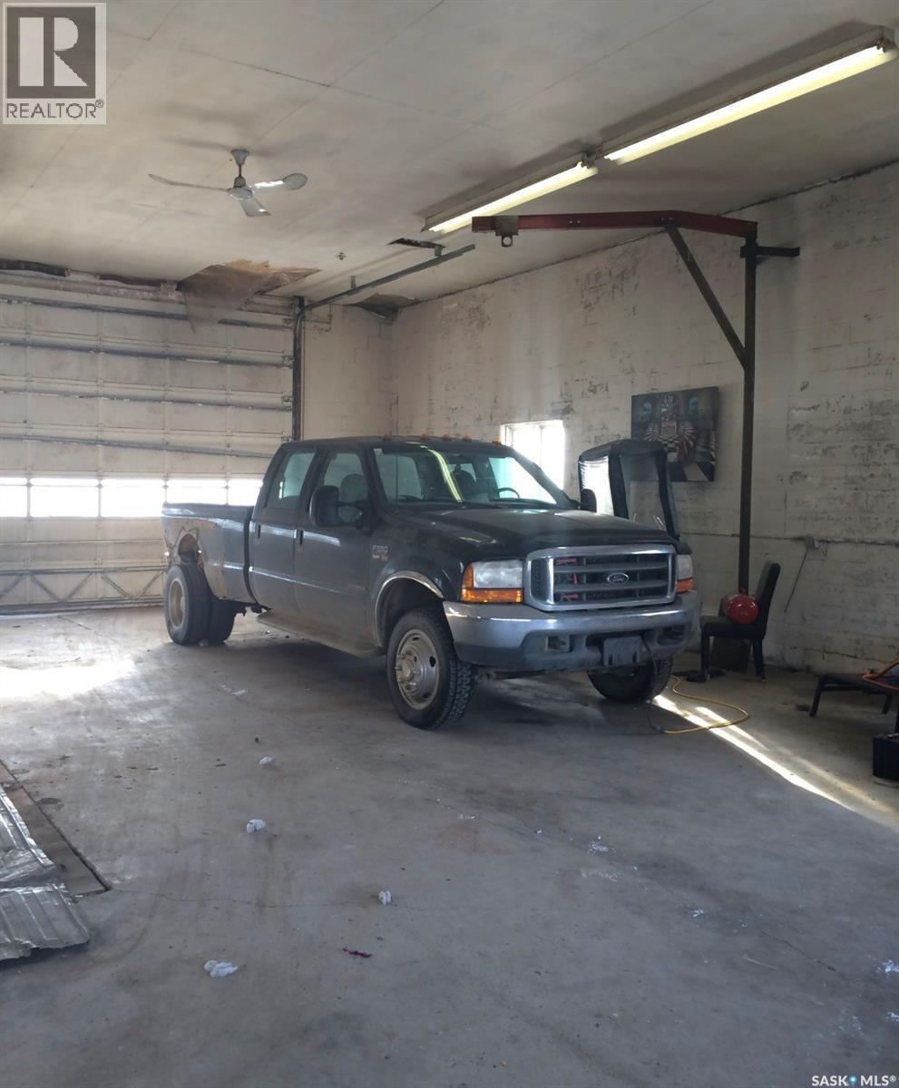 Kippen Farm, Shamrock Rm No. 134, SK - Indoor Photo Showing Garage