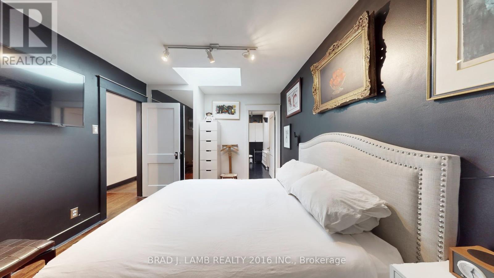 1558 A Davenport Road, Toronto, ON