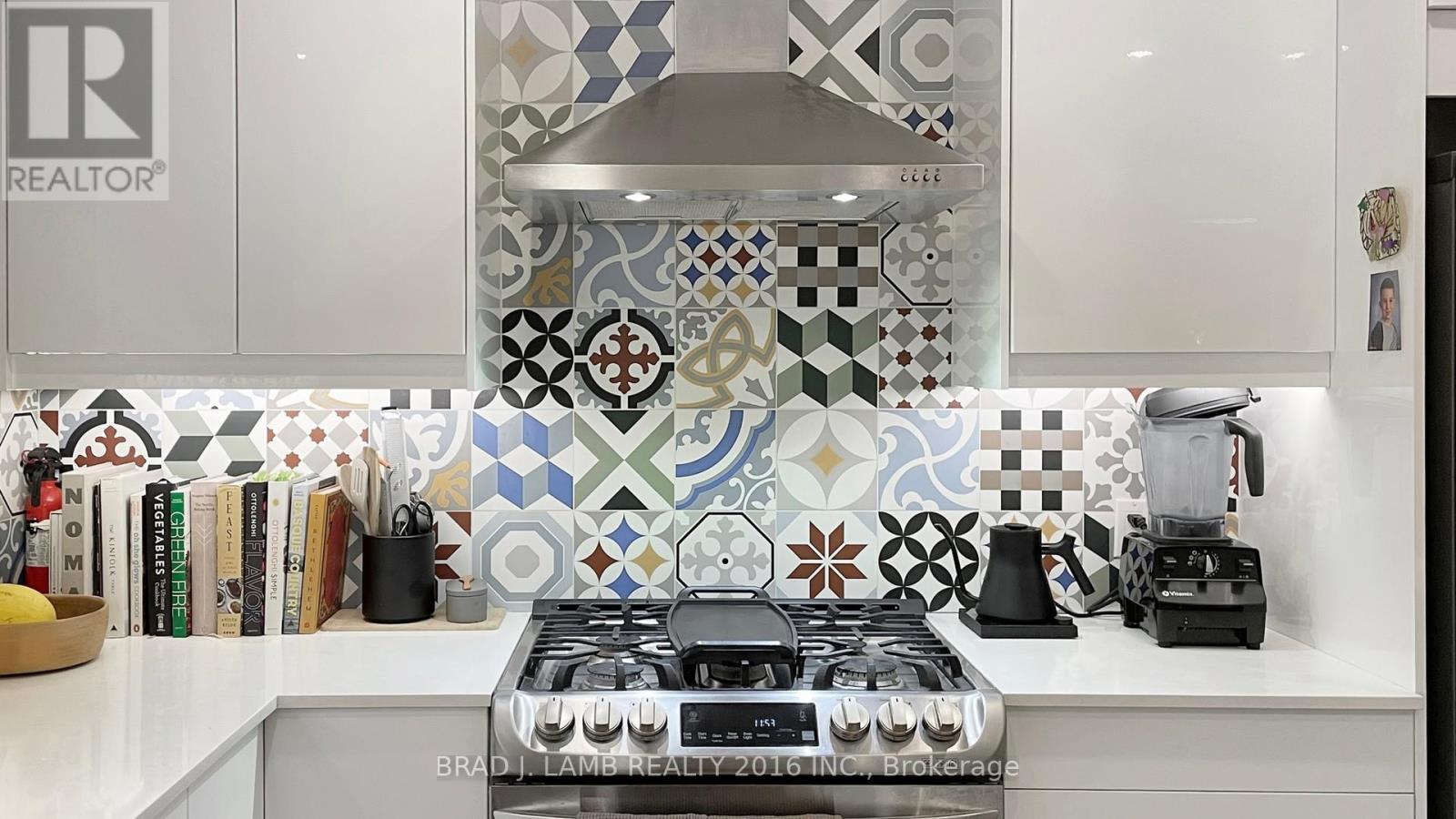 1558 A Davenport Road, Toronto, ON