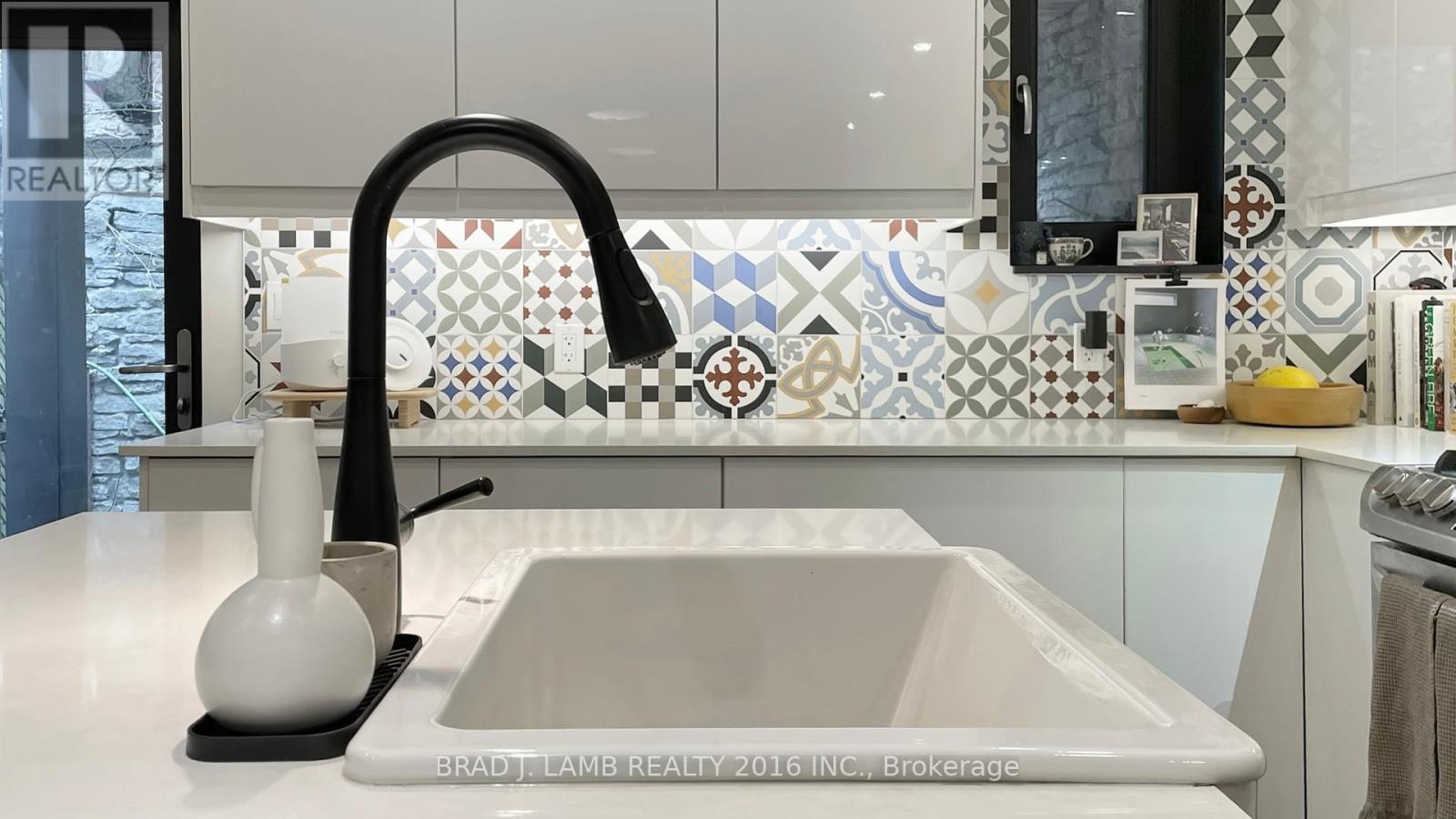 1558 A Davenport Road, Toronto, ON