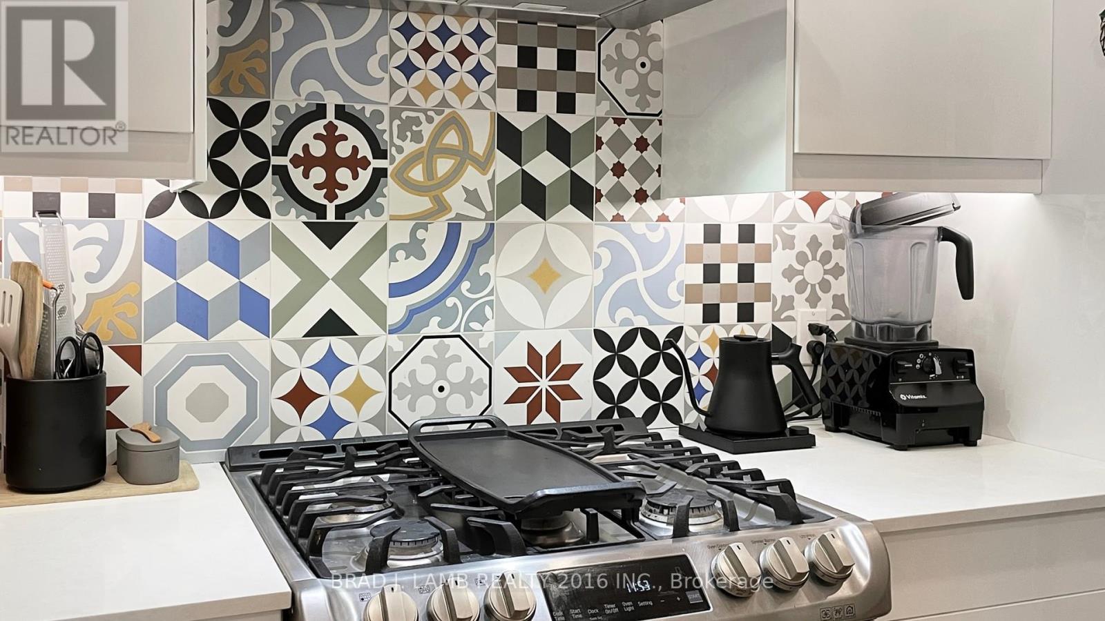 1558 A Davenport Road, Toronto, ON