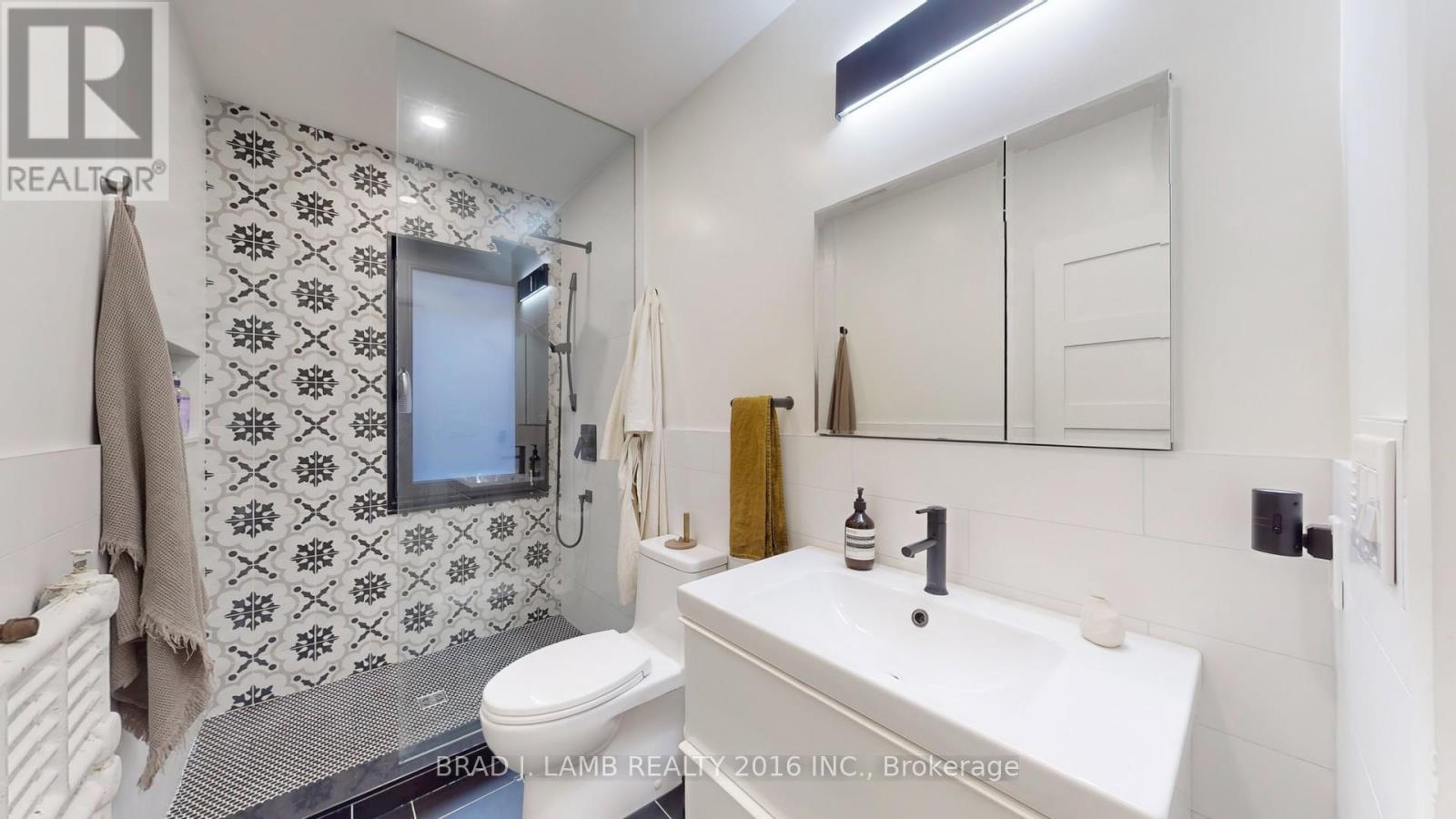 1558 A Davenport Road, Toronto, ON