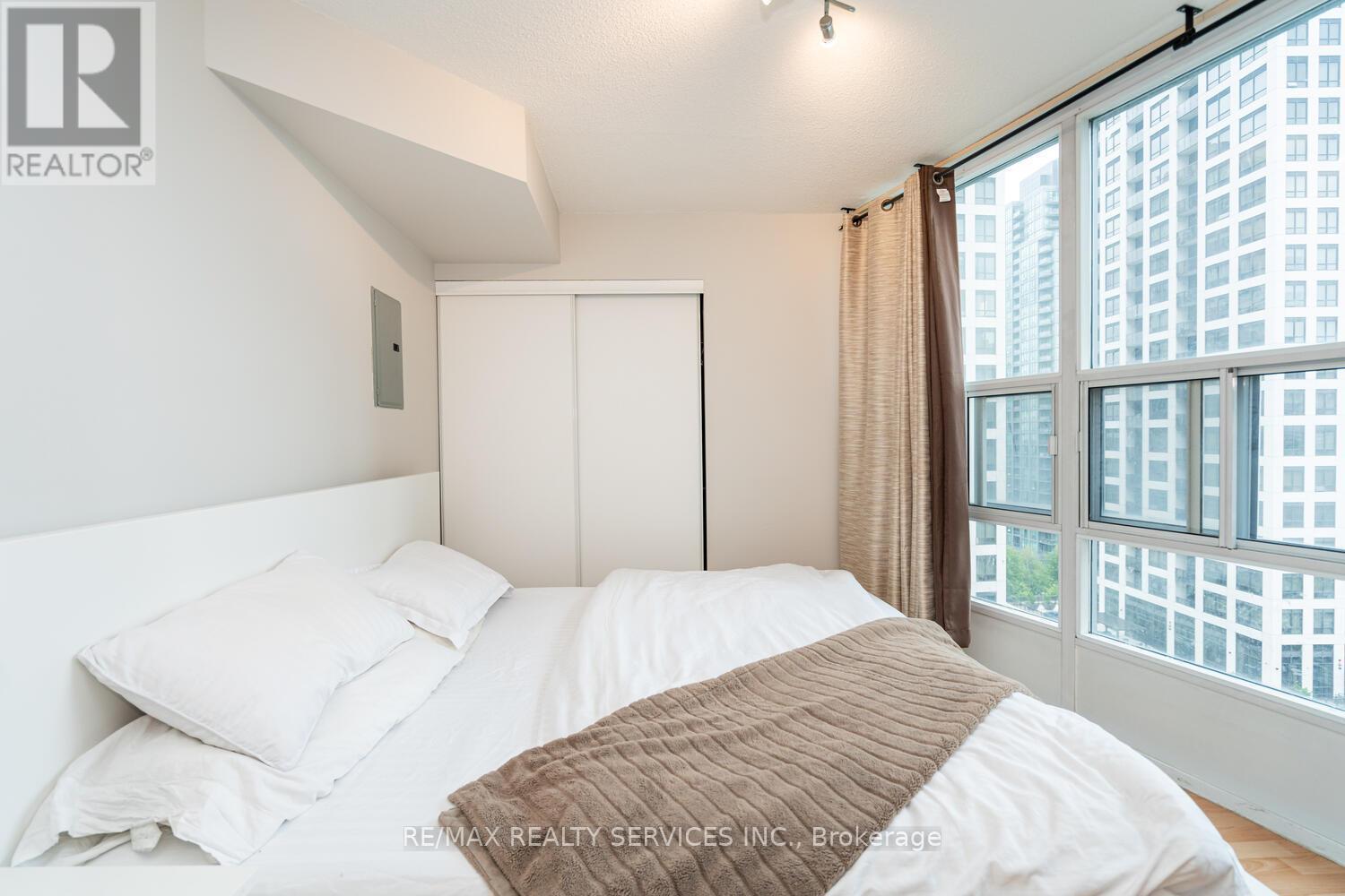 1403 - 33 Elm Drive, Mississauga, ON