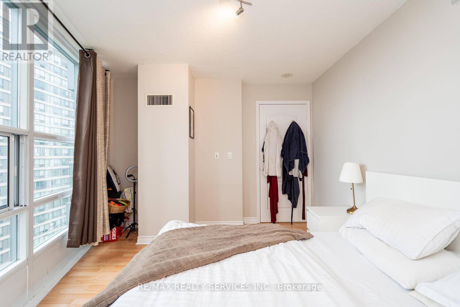 1403 - 33 Elm Drive, Mississauga, ON