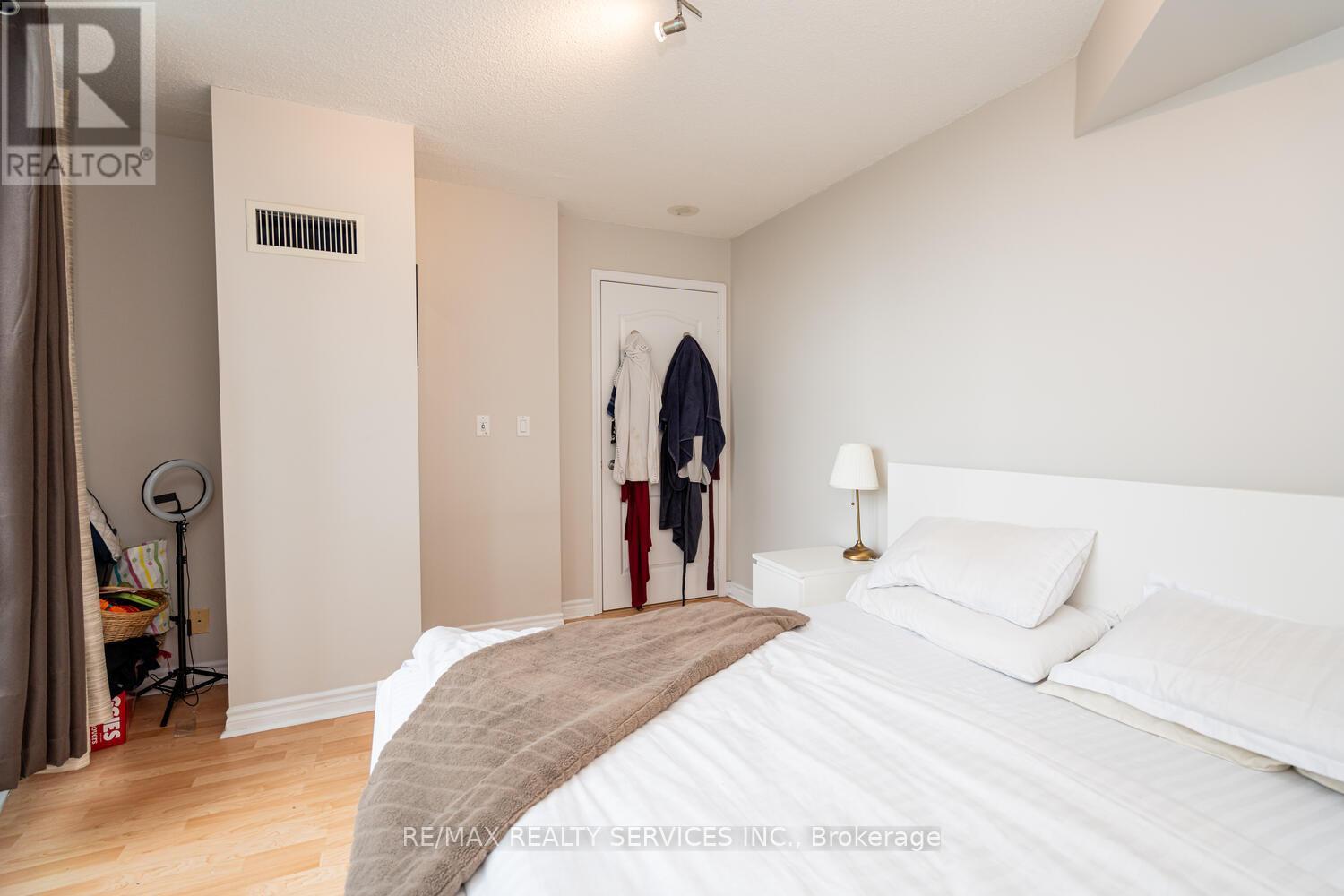 1403 - 33 Elm Drive, Mississauga, ON