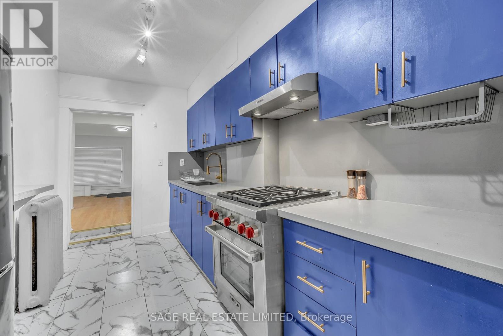 Upper - 1108 St. Clair Avenue W, Toronto, ON - Indoor Photo Showing Kitchen
