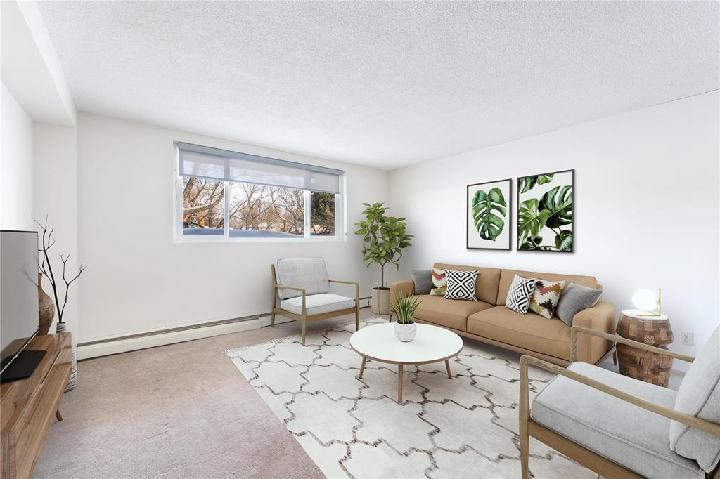 11 Davidson Avenue E, Dauphin, MB - Indoor Photo Showing Living Room