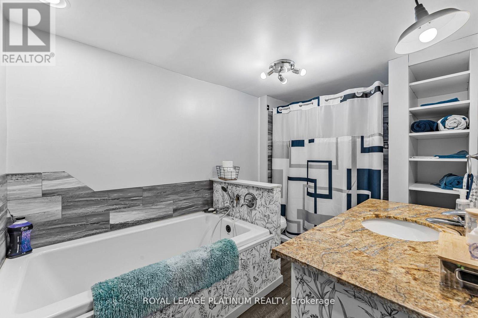 4546 Sherkston Road, Port Colborne, ON - Indoor Photo Showing Bathroom