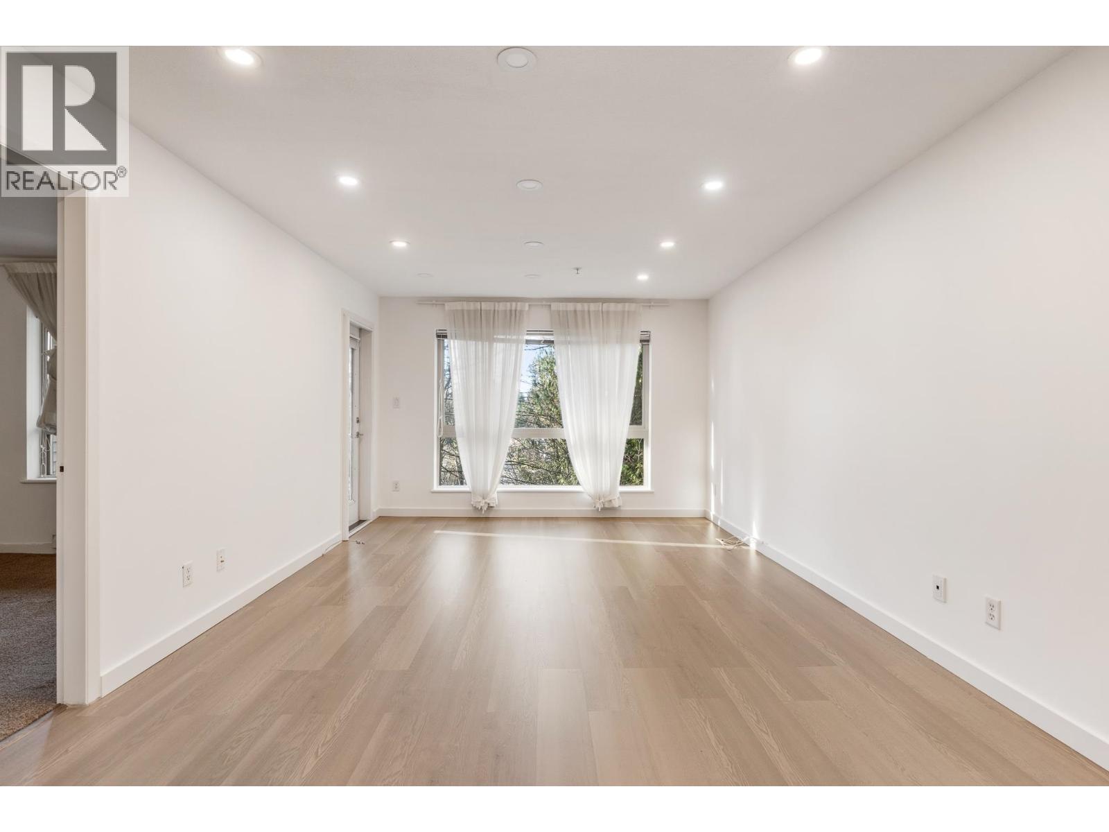 215 11665 Haney Bypass, Maple Ridge, BC - Indoor Photo Showing Other Room