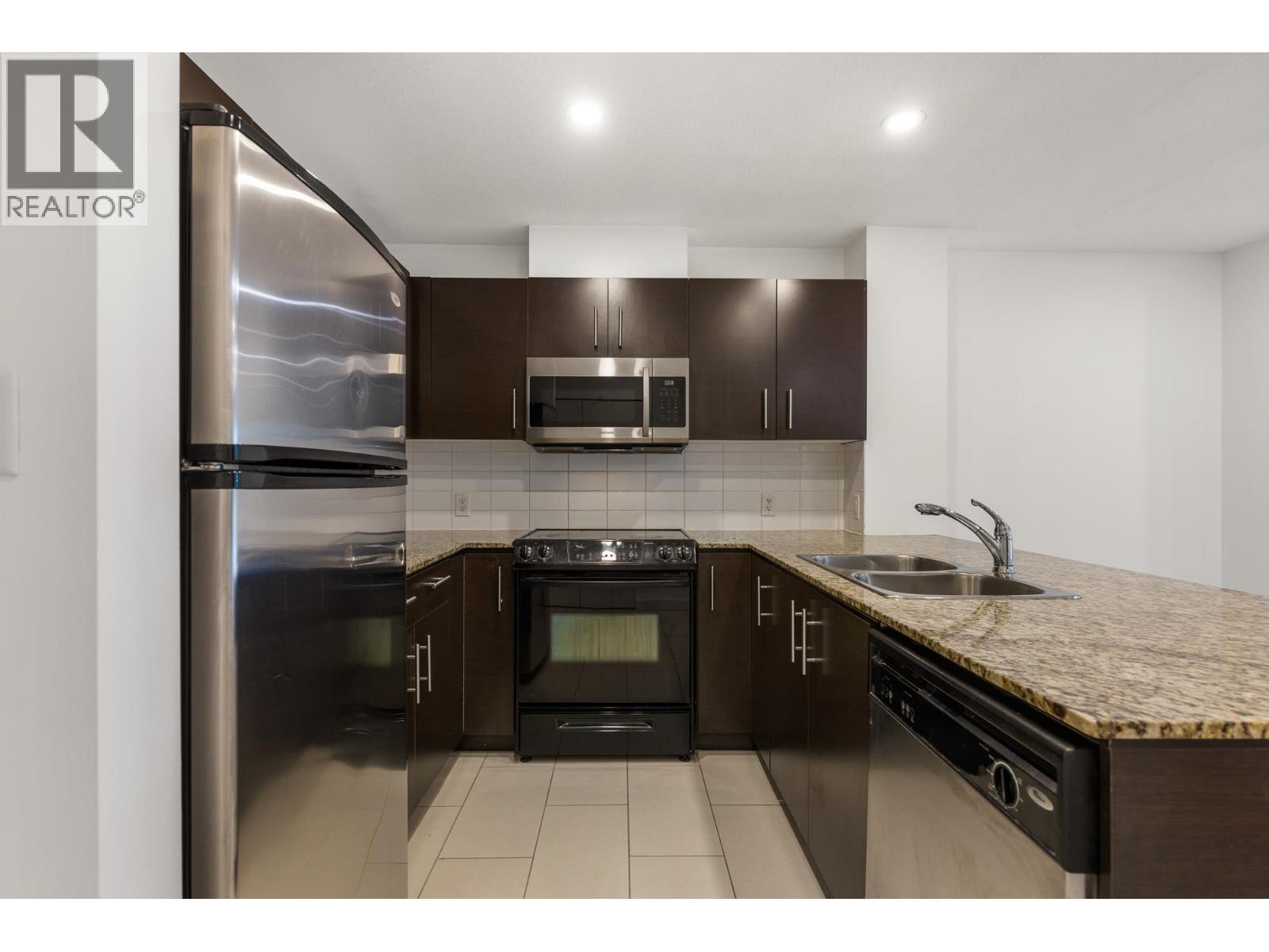 215 11665 Haney Bypass, Maple Ridge, BC - Indoor Photo Showing Kitchen With Stainless Steel Kitchen With Double Sink