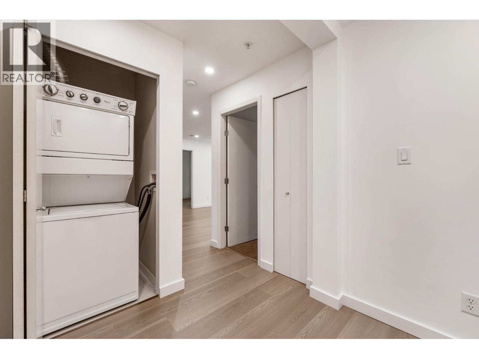 215 11665 Haney Bypass, Maple Ridge, BC - Indoor Photo Showing Laundry Room